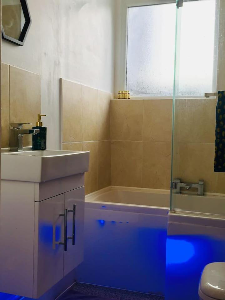 Spacious Apartment In The Heart Of St Leonards Hastings Bagian luar foto